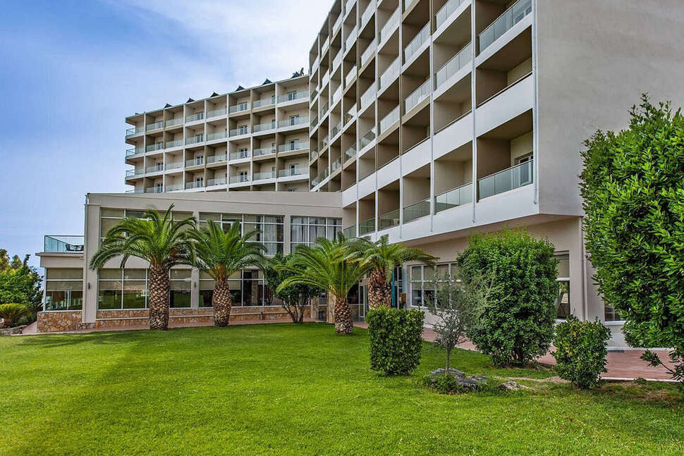 Een foto van de buitenkant van Evia Riviera Resort