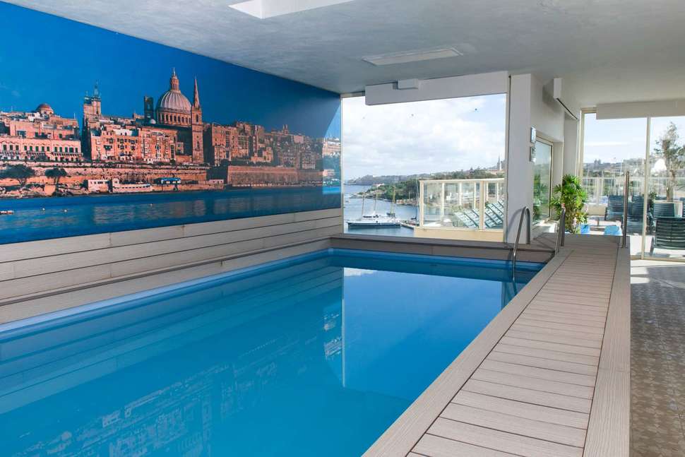 Een foto van het zwembad bij Bayview Hotel & Appartementen