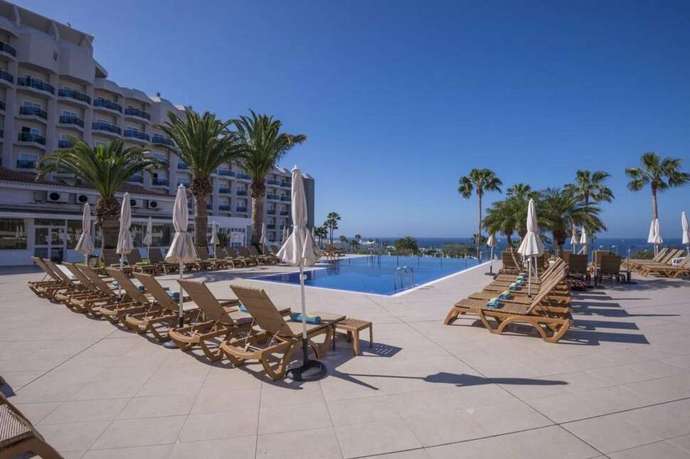 Een foto van het zwembad bij Hovima Costa Adeje