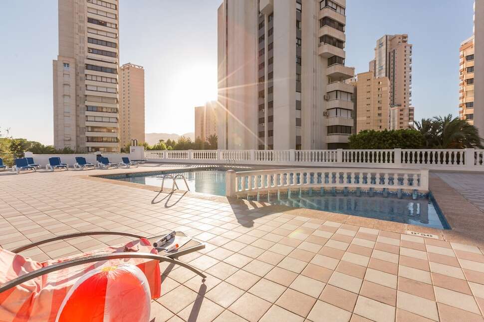 Een foto van het zwembad bij Pierre & Vacances Benidorm Levante