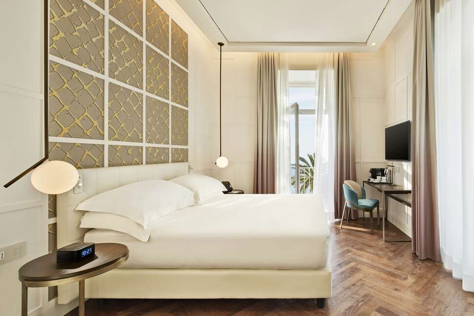 Ein Foto De Bonart Naples Curio Collection by Hilton