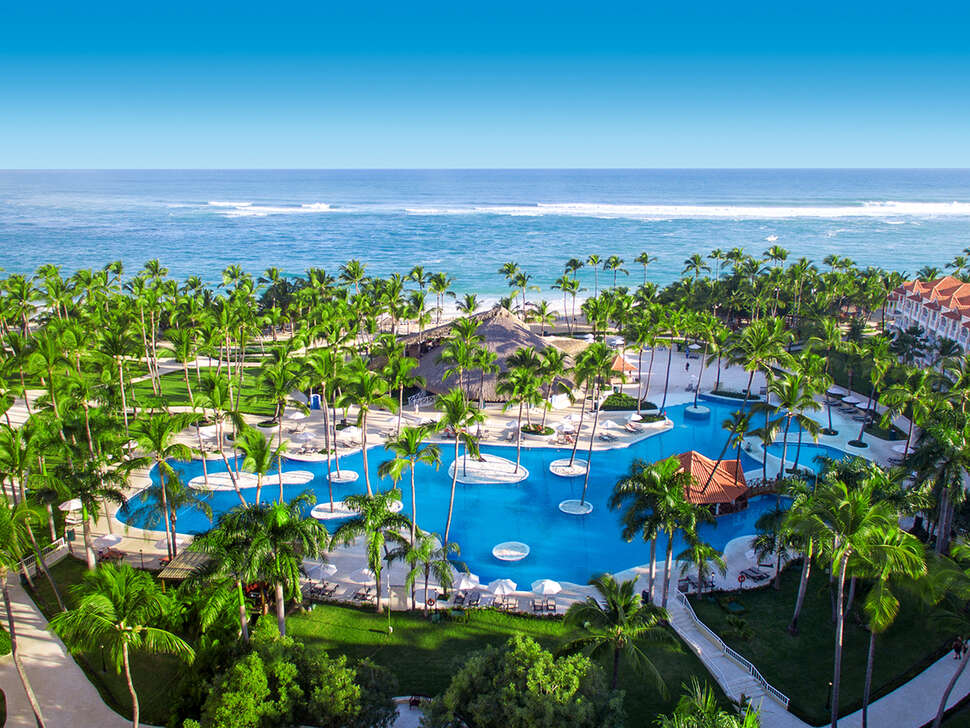 Een foto van het zwembad bij Occidental Caribe