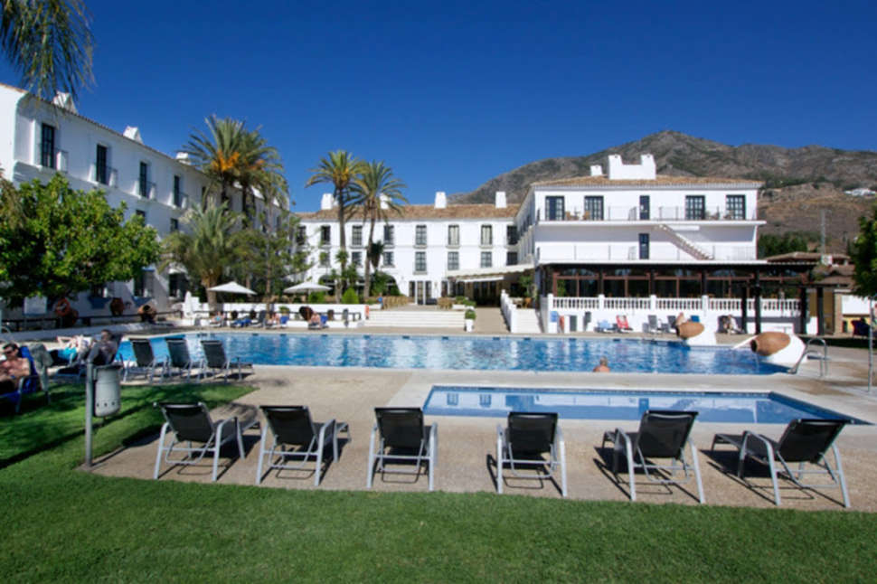 Een foto van het zwembad bij Ilunion Hacienda de Mijas