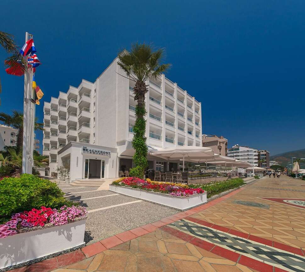 Een foto van een overzicht van The Beachfront Hotel