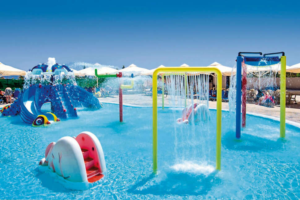 Een foto van het zwembad bij Kipriotis Aqualand