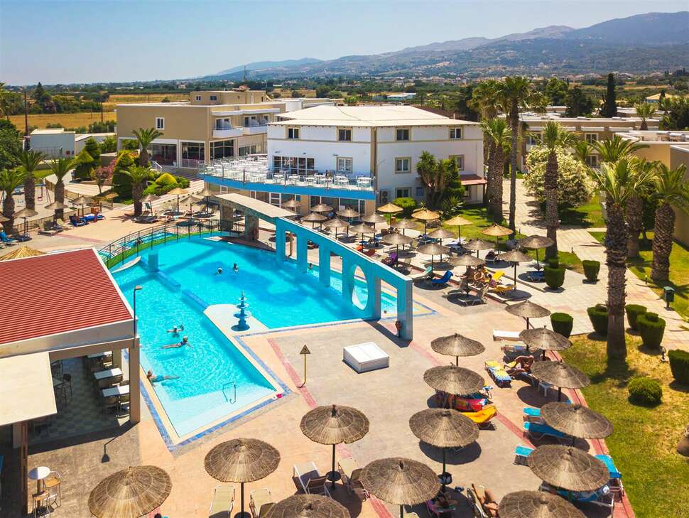 Een foto van het zwembad bij Corali Hotel & Village