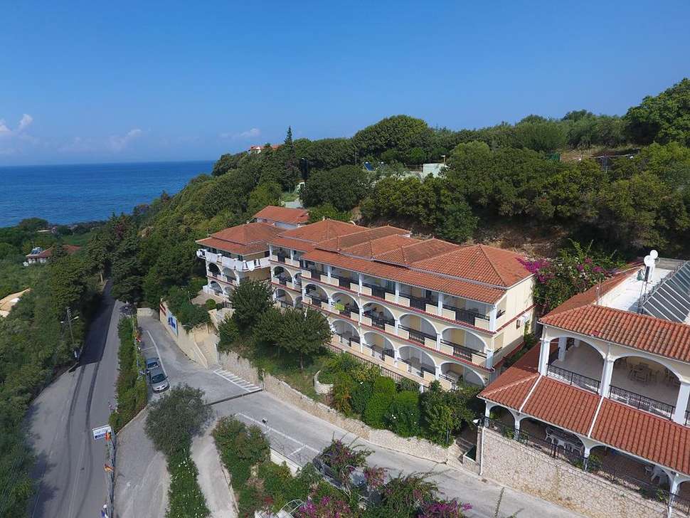 Een foto van de buitenkant van Zante Palace