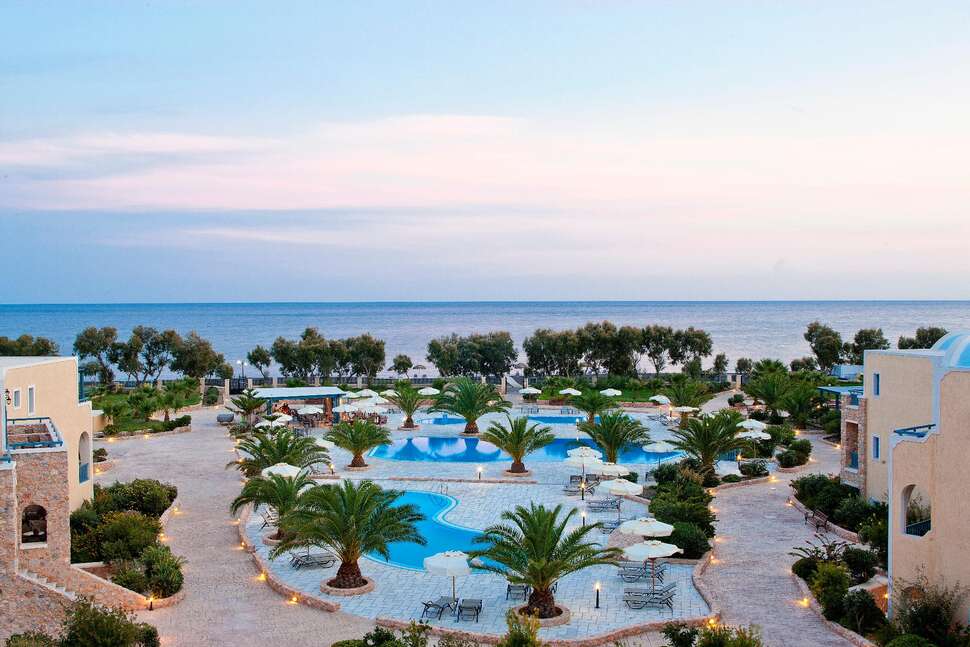 Een foto van het zwembad bij Santo Miramare Resort