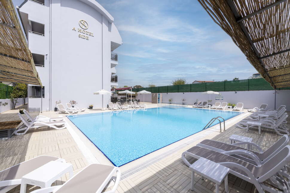 Ein Foto vom Pool im A Hotel Side