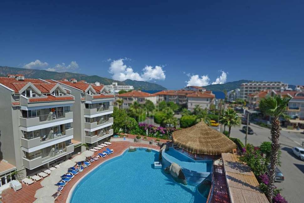 Een foto van het zwembad bij Begonville Hotel
