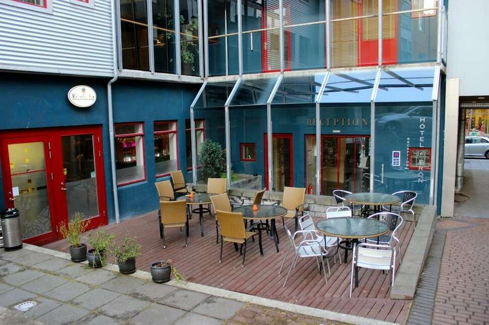 Een foto van het terras bij Hotel Fron