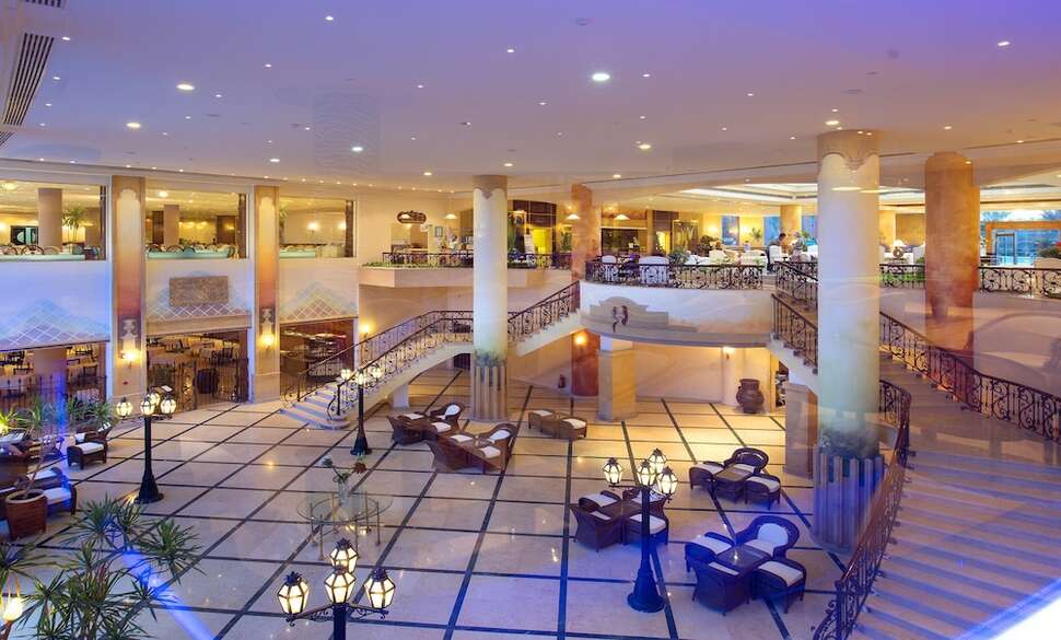 Een foto van het interieur van Amwaj Oyoun Resort & Casino