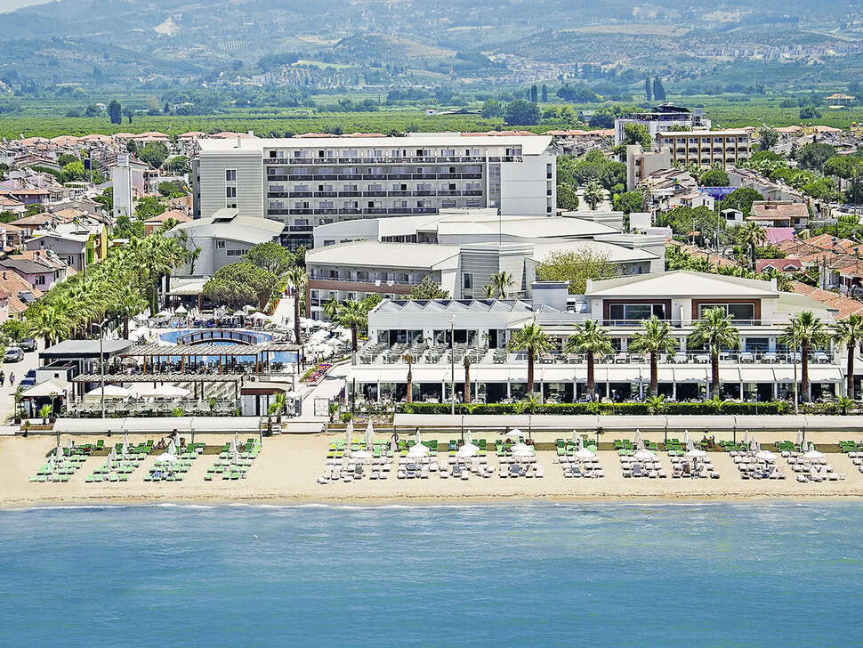 Een foto van het zwembad bij Palm Wings Beach Resort Kusadasi
