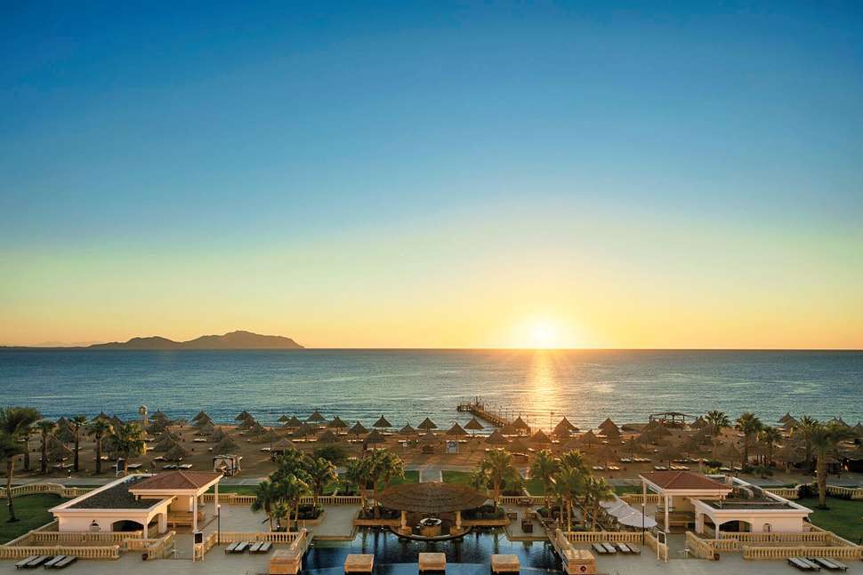 Een foto van het strand bij Sheraton Sharm Resort Villas & Spa
