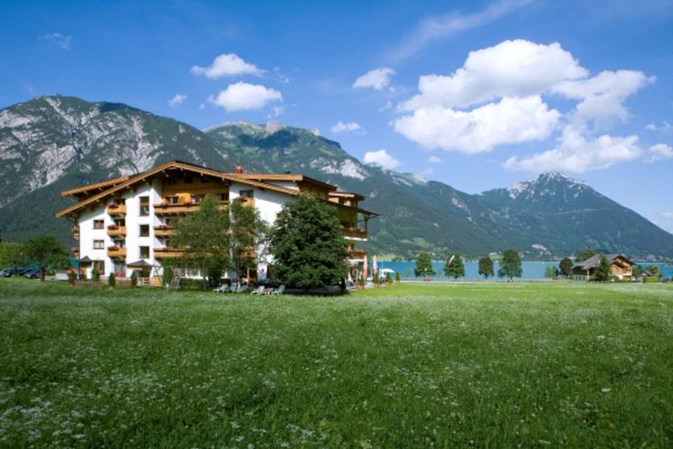 Een foto van de buitenkant van Hotel Bergland & Obertuschenhof