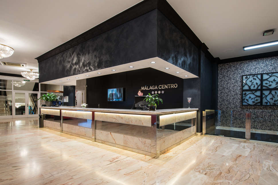 Een foto van het interieur van Salles Hotel Malaga Centro