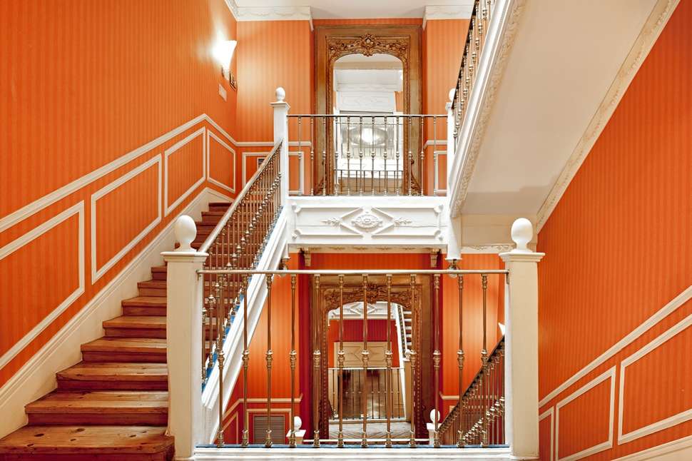 Een foto van het interieur van Catalonia Las Cortes