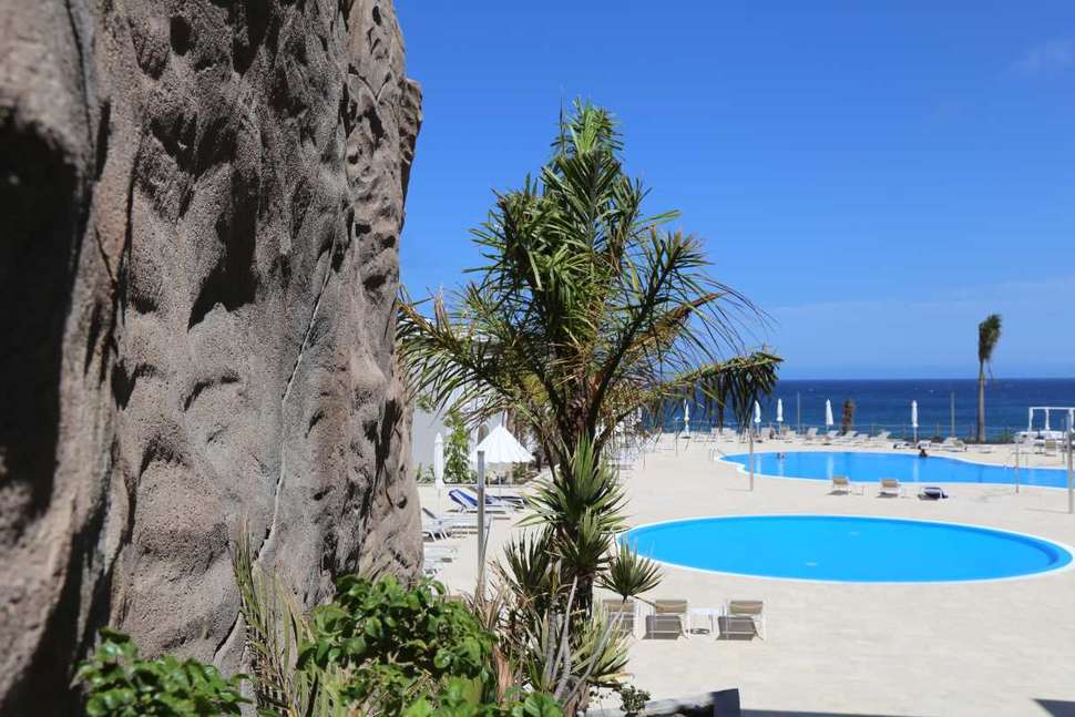 Een foto van het zwembad bij Royal Palm Resort & Spa