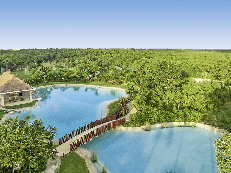 Een foto van het zwembad bij Platinum Yucatan Princess All Suites & Spa Resort