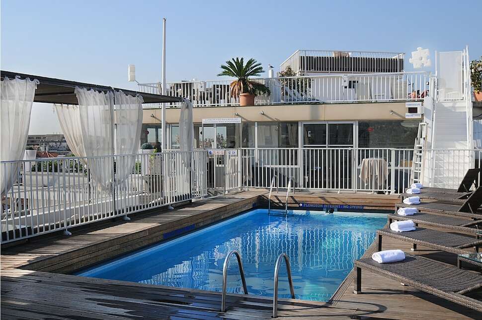 Ein Foto vom Pool im Splendid Hotel & Spa