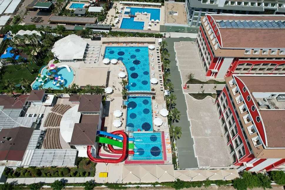 Een foto van het zwembad bij Orange County Resort Hotel Belek
