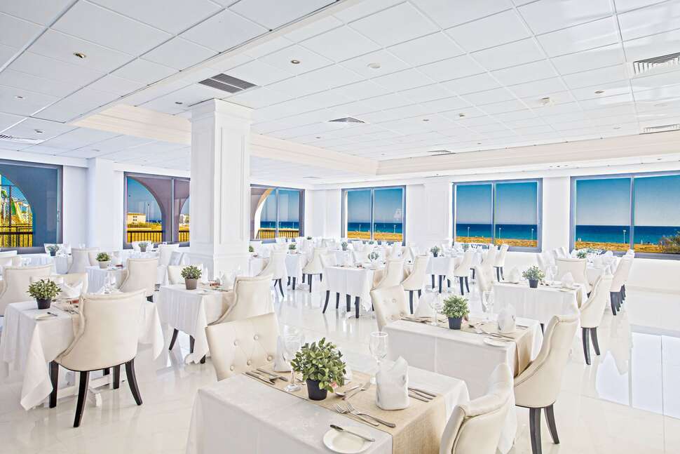 Een foto van de faciliteiten bij Anmaria Beach Hotel