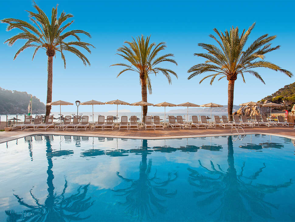 Een foto van het zwembad bij Grupotel Imperio Playa