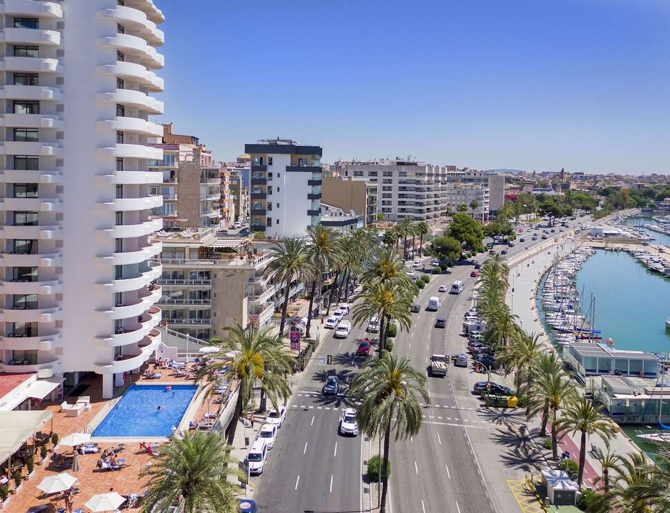 Een foto van de buitenkant van Hotel Palma Bellver Affiliated by Melia