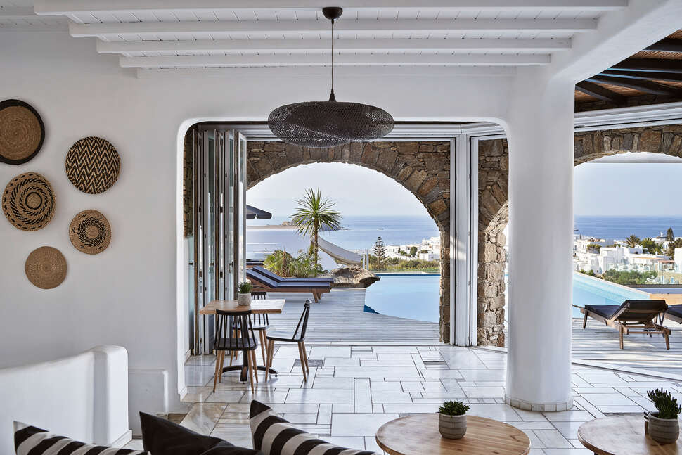 Een foto van Mr & Mrs White Mykonos