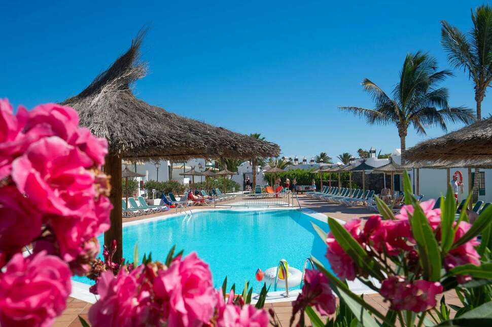 Ein Foto vom Pool im Ilunion Costa Sal Lanzarote
