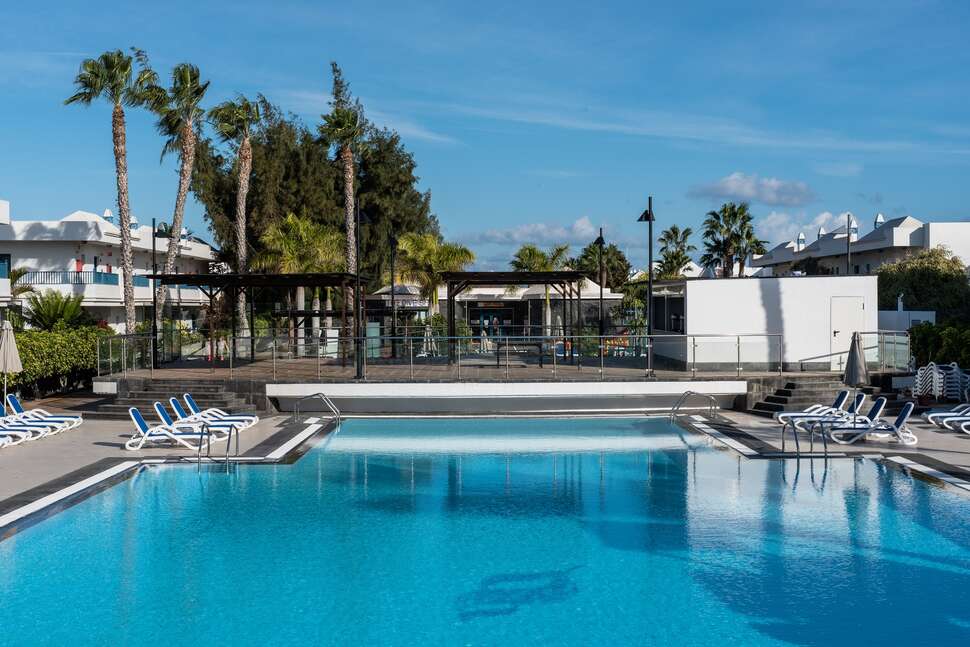 Een foto van het zwembad bij THB Tropical Island