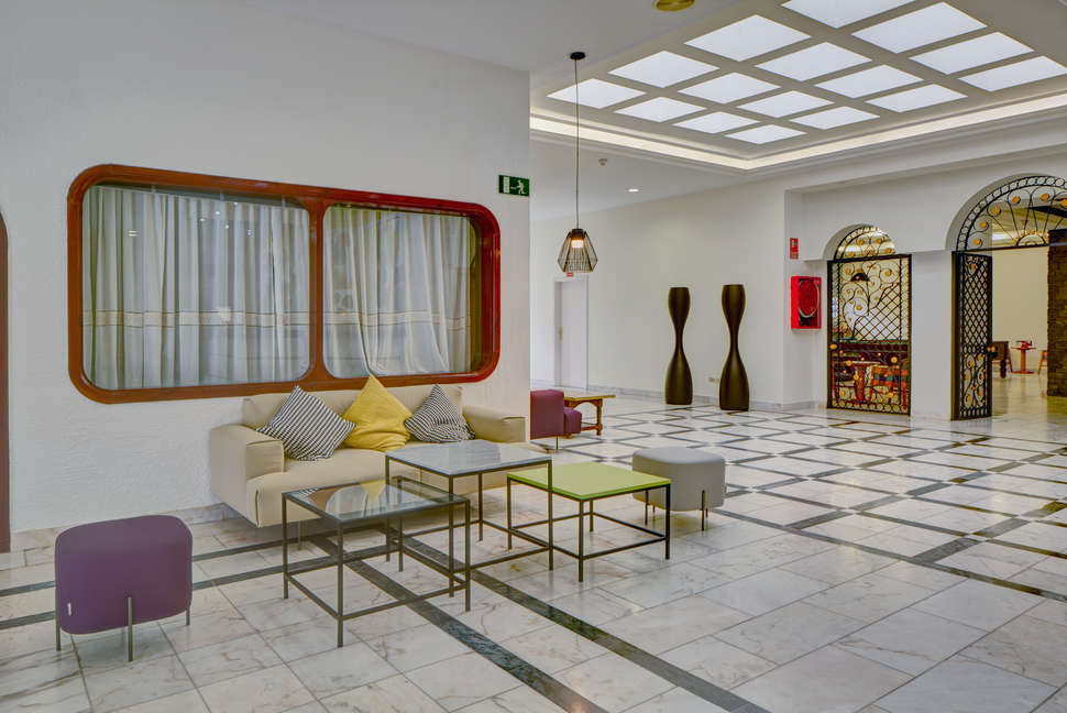 Een foto van het interieur van Coral Teide Mar