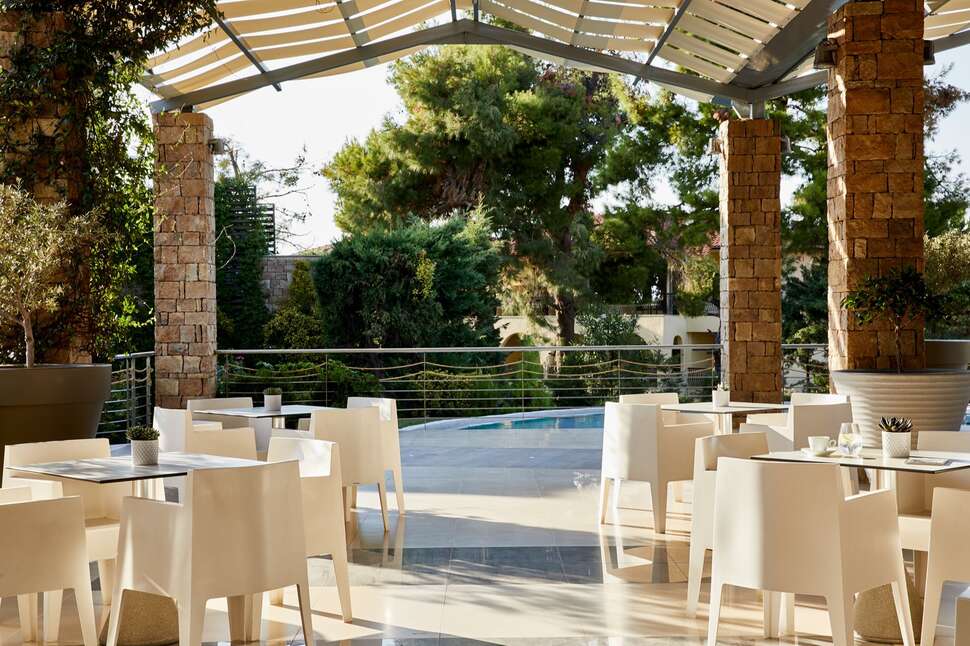 Een foto van het terras bij Istion Club & Spa