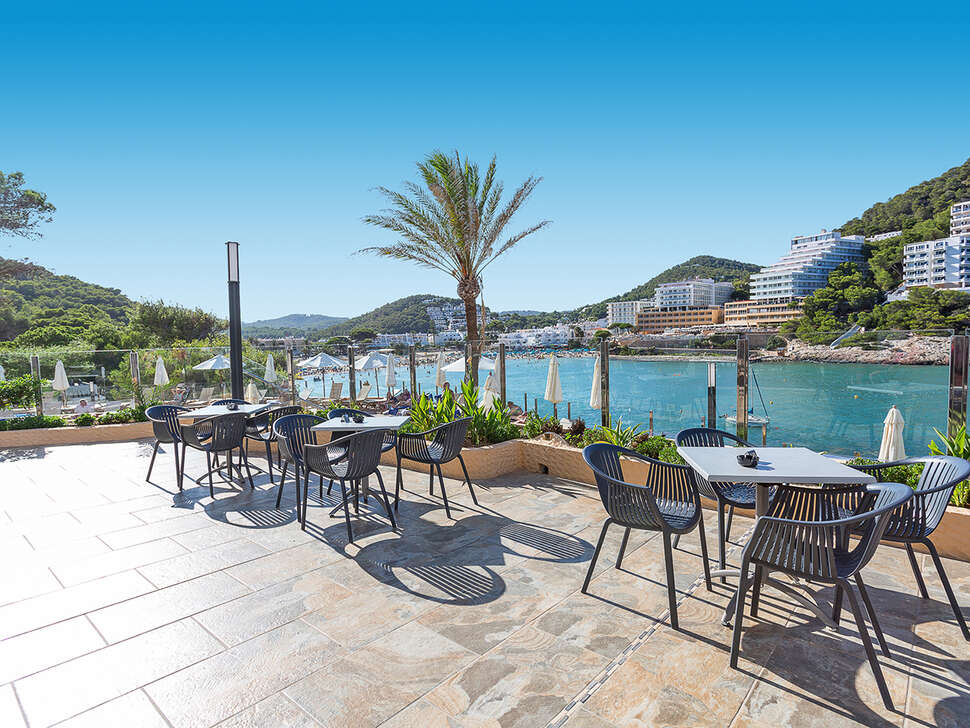 Ein Foto von der Terrasse im Palladium Hotel Cala Llonga