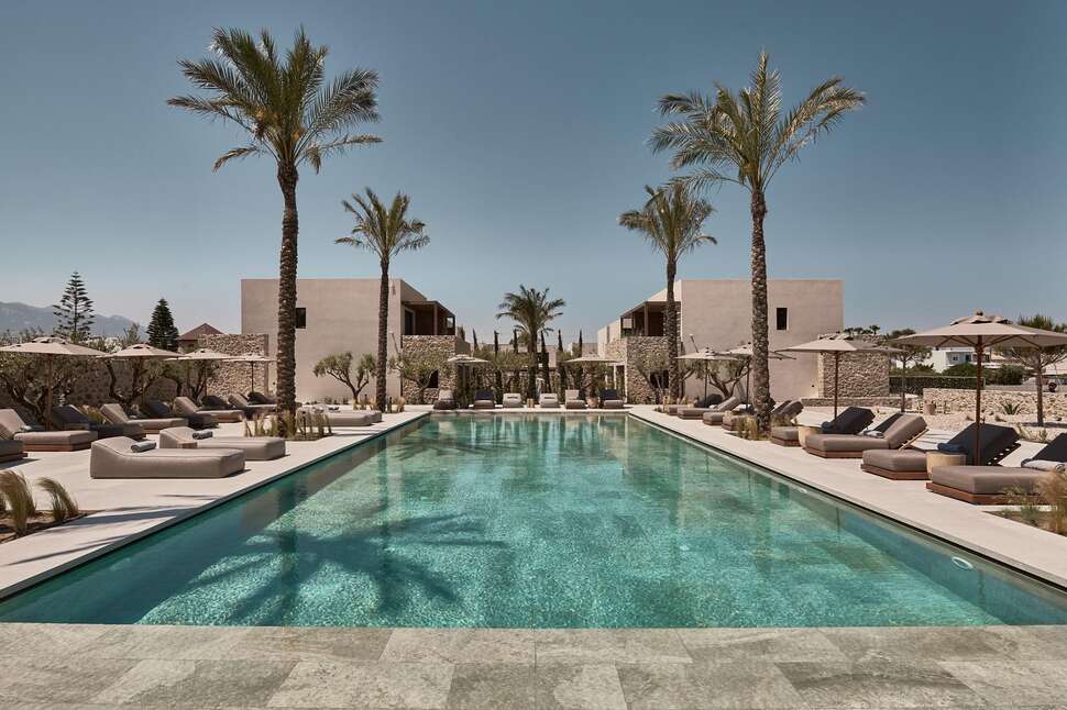 Een foto van een overzicht van Theros All Suite Hotel