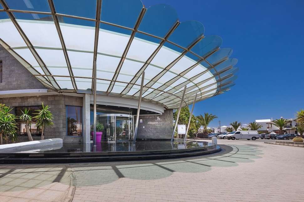 Een foto van de buitenkant van Hotel Livvo Mirador Papagayo