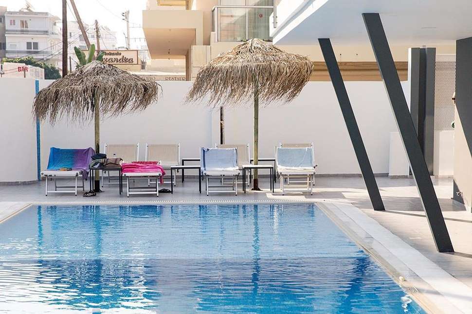 Ein Foto vom Pool im Mercure Rhodes Alexia Hotel & Spa