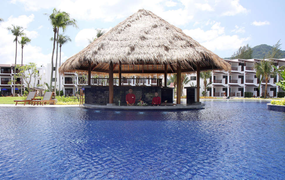 Een foto van het zwembad bij Sunprime Kamala Beach