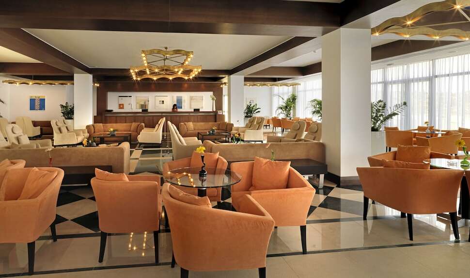 Een foto van het interieur van Apostolata Island Resort & Spa