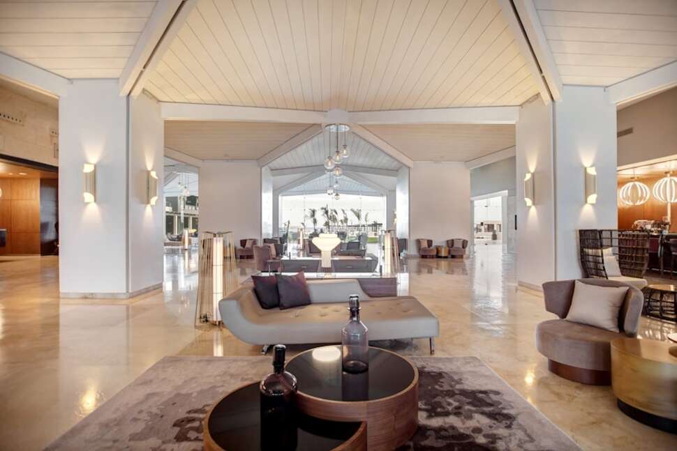 Een foto van het interieur van Royalton Blue Waters