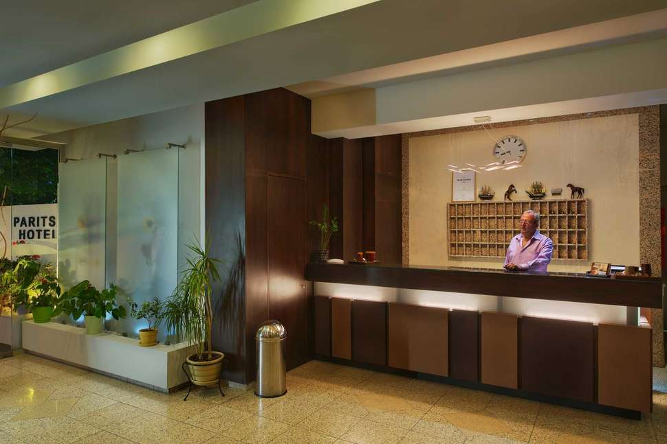 Een foto van het interieur van Paritsa Hotel
