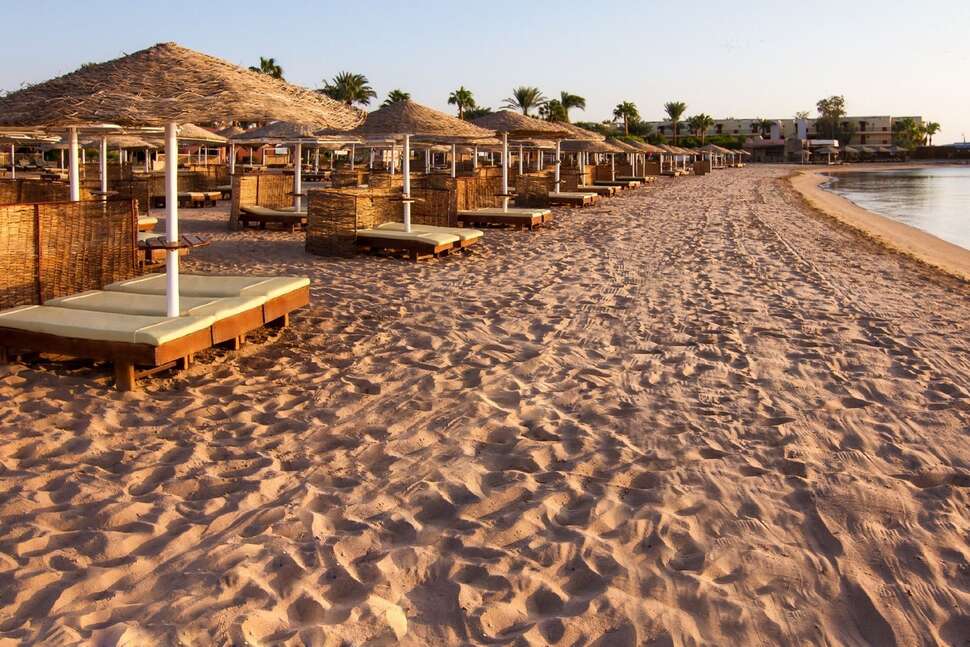 Een foto van het strand bij Eagles Paradise Abu Soma Resort