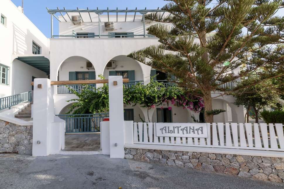 Een foto van de buitenkant van Iris Boutique Hotel