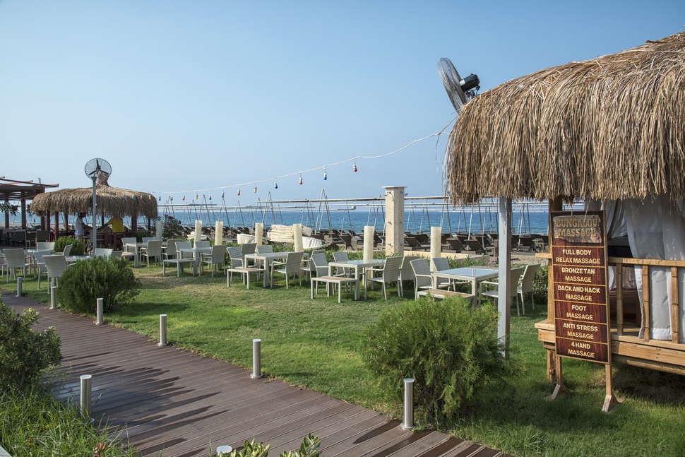 Een foto van het terras bij Hotel Michell & Spa