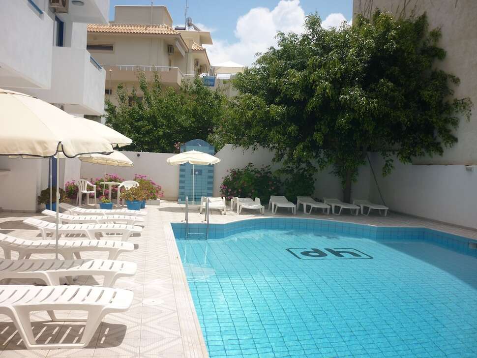 Een foto van het zwembad bij Hersonissos Central