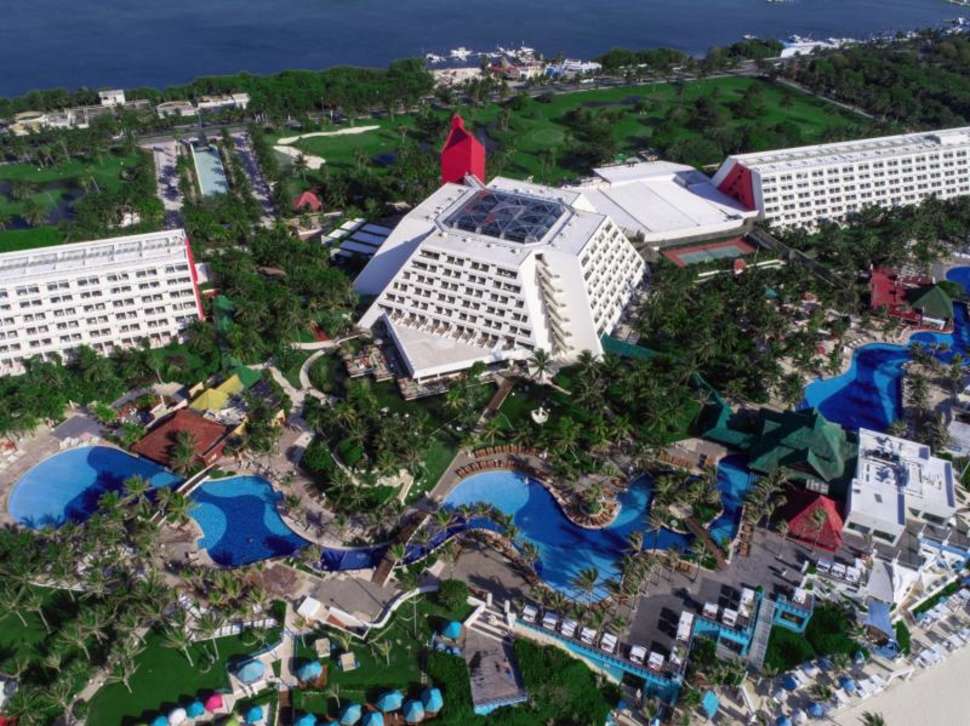 Ein Foto The Pyramid At Grand Oasis