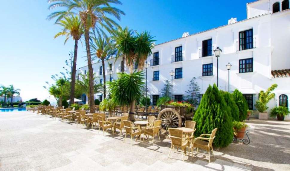 Een foto van het terras bij Ilunion Hacienda de Mijas