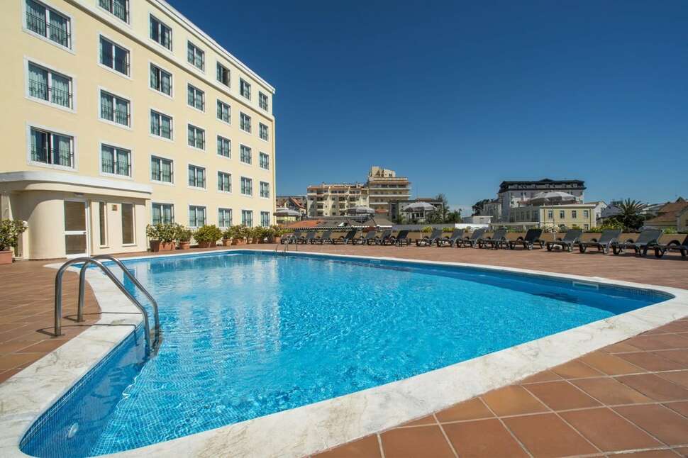 Ein Foto vom Pool im Vila Gale Estoril