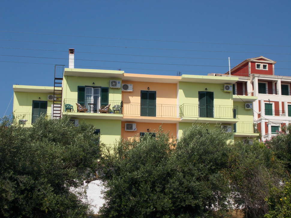 Een foto van de buitenkant van Kavos Fantasia Complex