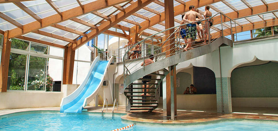 Een foto van het zwembad bij Camping La Baume - La Palmeraie